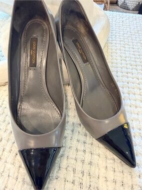 Louis Vuitton Two-Tone Grey and Black Pointed Toe Pumps